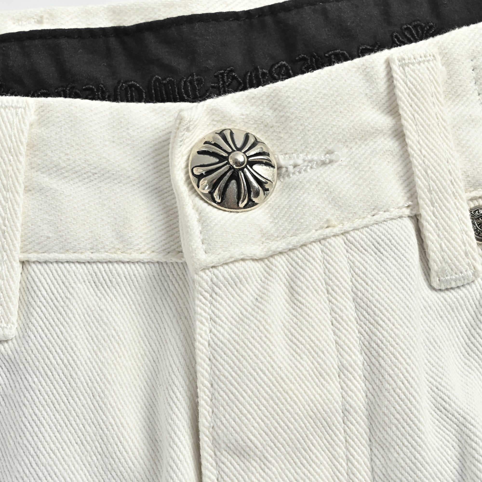 Chrome Hearts Couture Cross Leather Appliqué Graffiti Washed Denim Jeans – Unisex  XM5600824-GRF