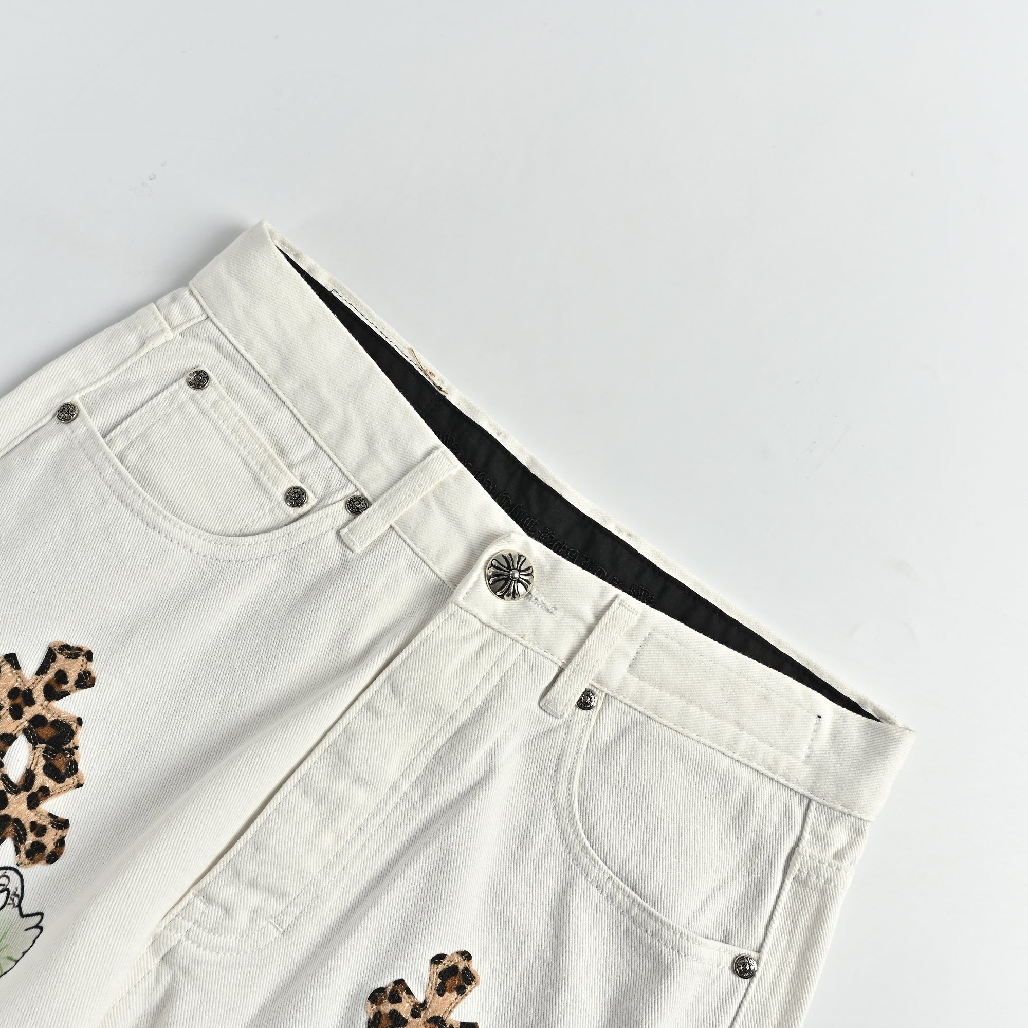Chrome Hearts Couture Cross Leather Appliqué Graffiti Washed Denim Jeans – Unisex  XM5600824-GRF