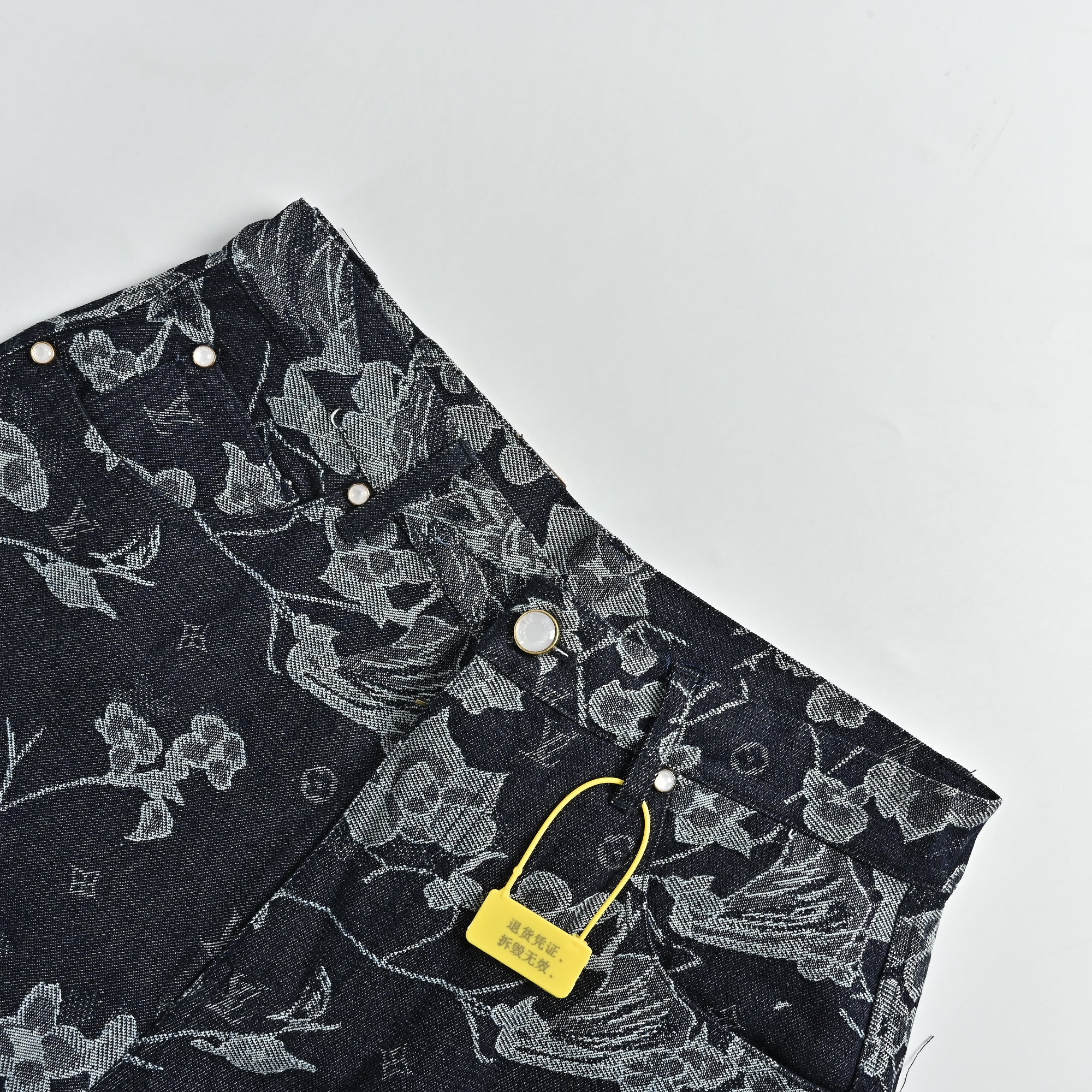 Louis Vuitton Floral Jacquard Denim Shorts – Unisex HY3400701-SHT