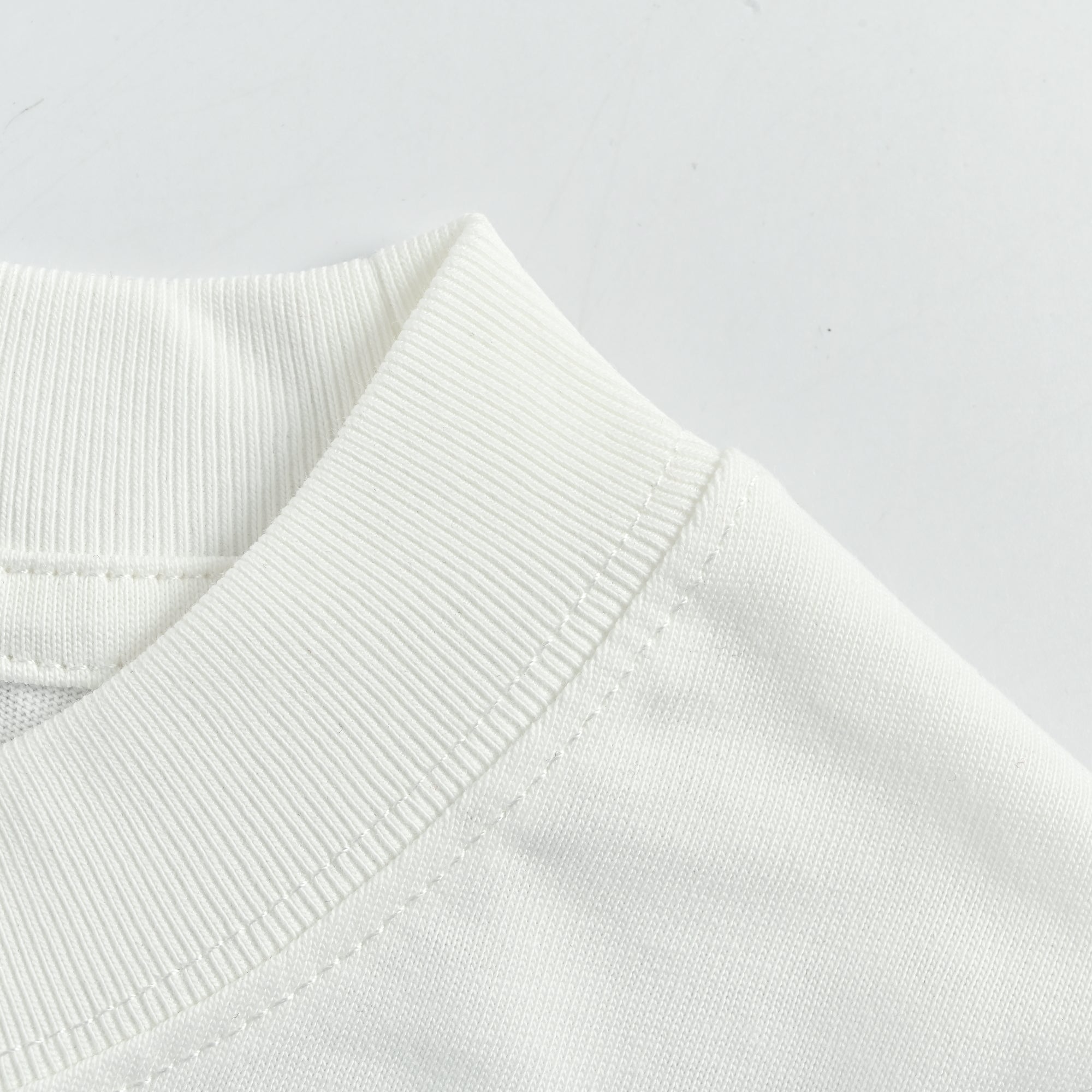 Gucci Classic Embroidered Logo Short Sleeve Tee – White TS2600421